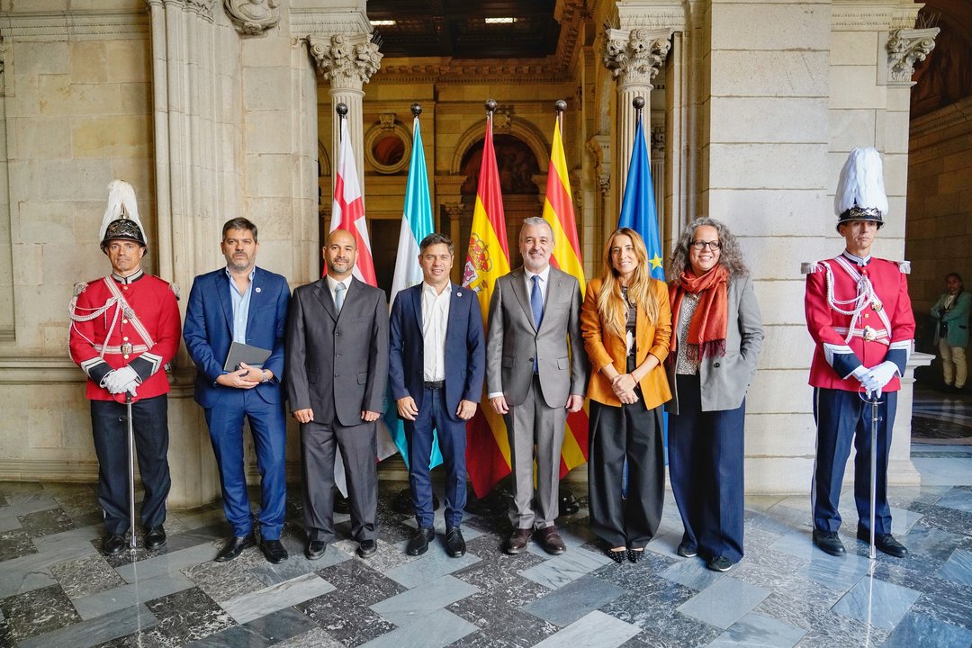 Kicillof, desde España: “Se ve un desplome de la economía argentina"