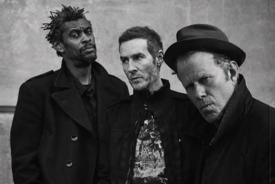 Massive Attack y Tom Waits en su colaboración antifascista