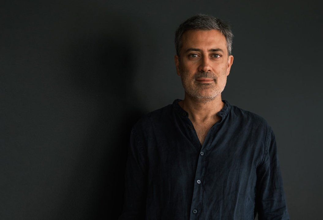El escritor italiano Andrea Bajani presenta su novela El aniversario en la Feria del Libro de Buenos Aires