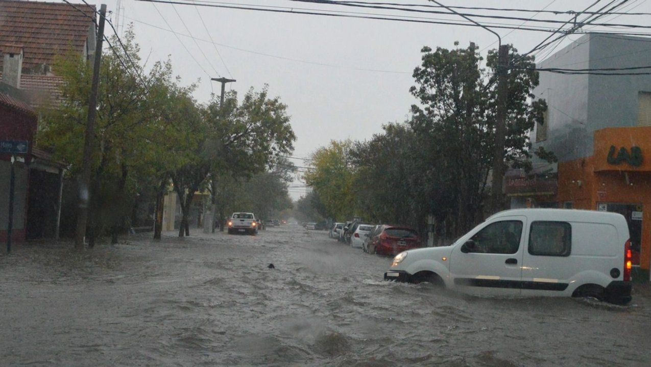 Inundaciones en Santa Rosa: cayeron 90 milímetros y pidieron a los vecinos resguardarse en sus hogares