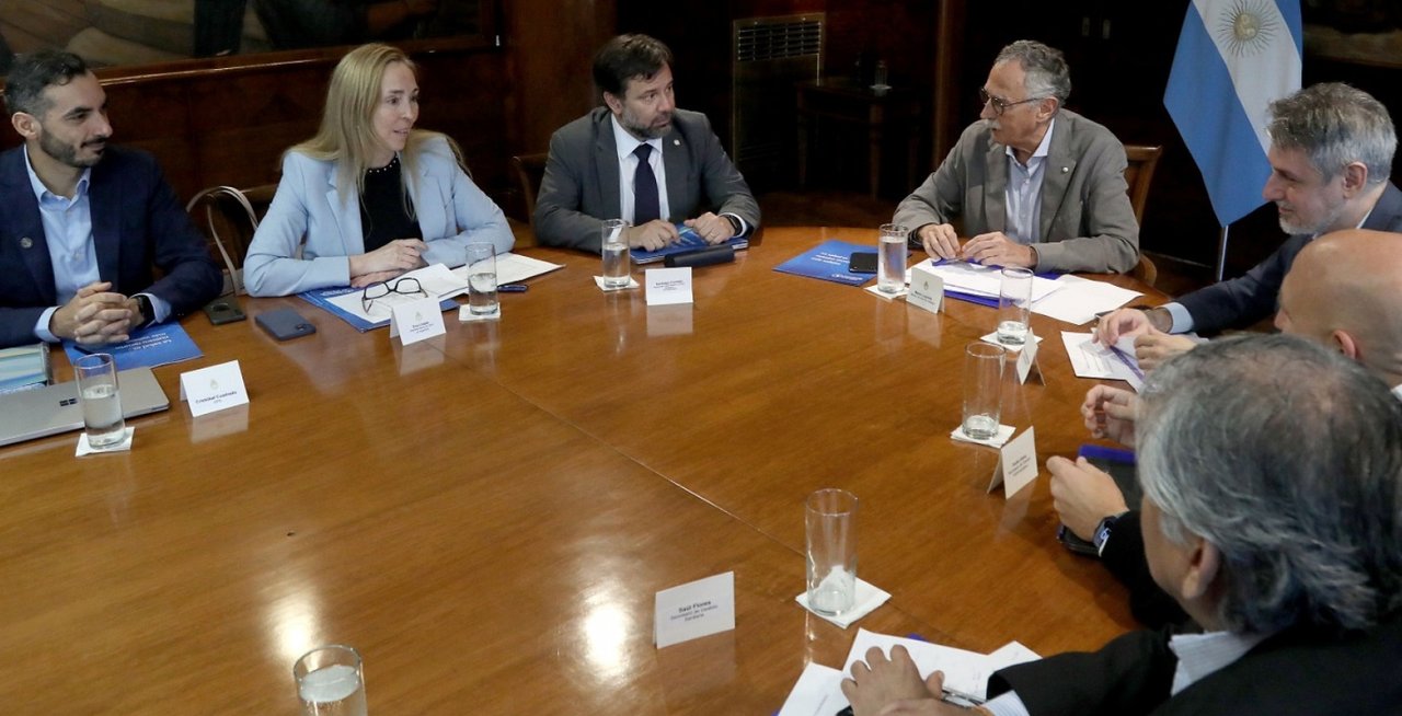 Nación garantiza el abastecimiento de vacunas del Calendario Nacional junto a la OPS
