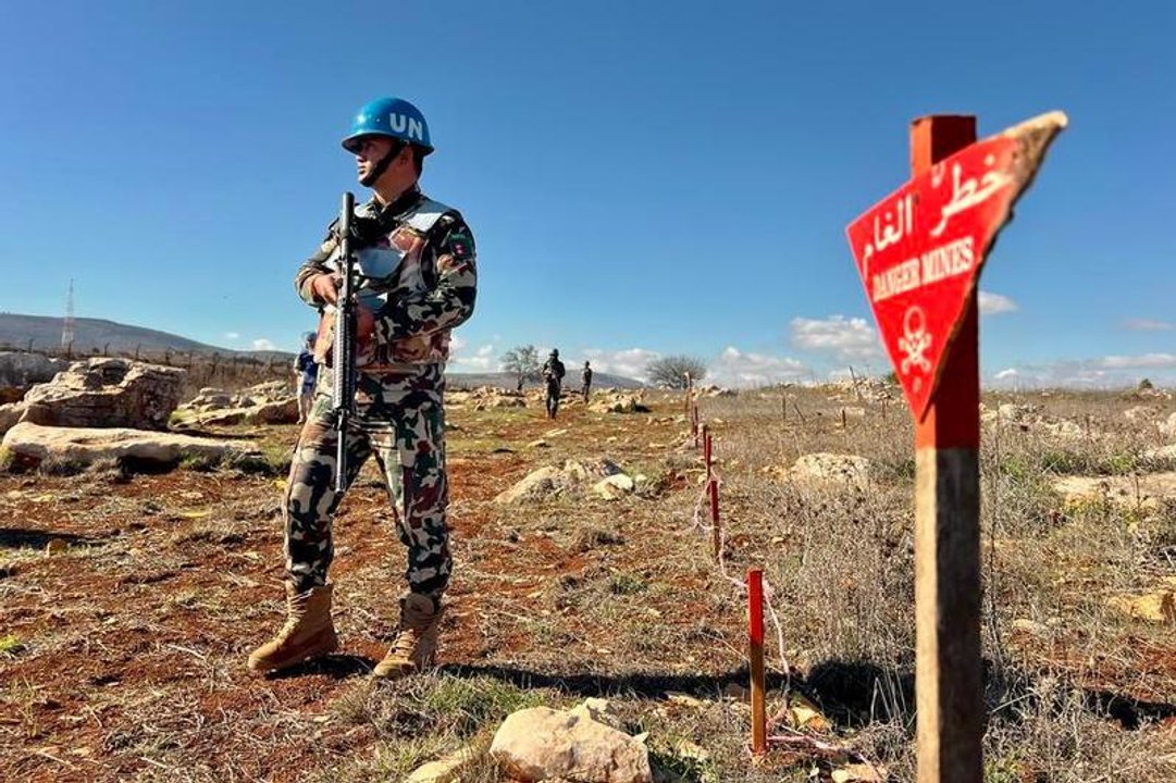 Tensión en el Líbano: un casco azul de la ONU murió tras una emboscada y Macron apuntó contra Hezbolá