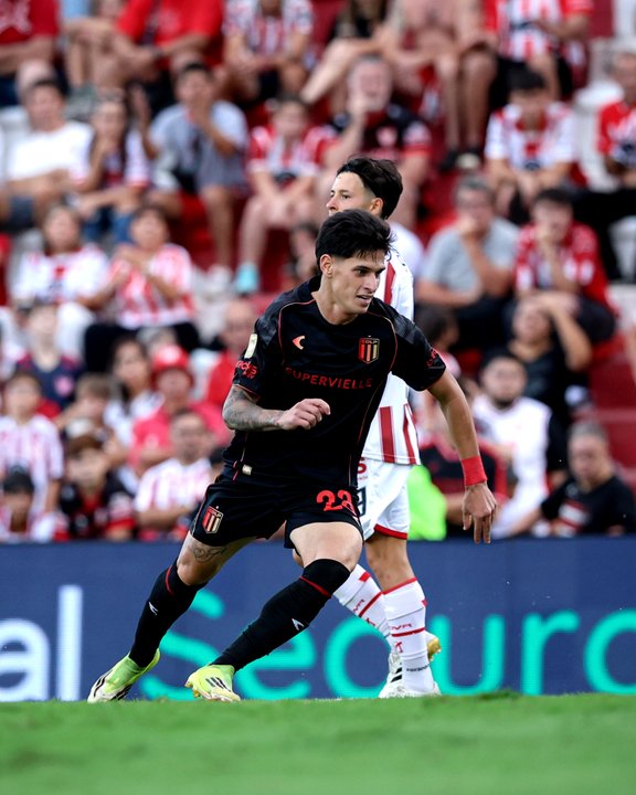 Estudiantes de La Plata se impone a Instituto y lidera la Zona A del Torneo Apertura