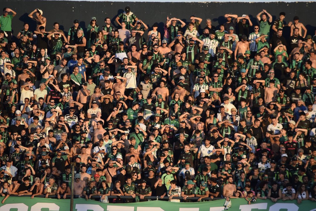 Las hinchadas volvieron a los estadios en un empate sin goles entre Quilmes y Nueva Chicago
