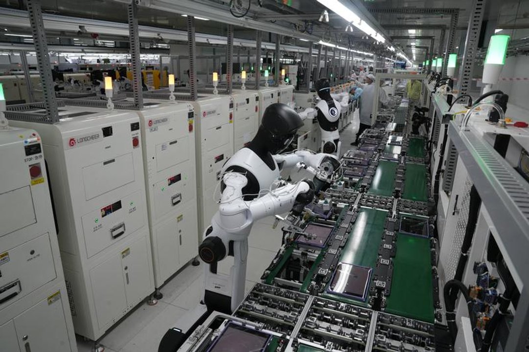 Robots humanoides chinos desplegados en líneas de montaje para tareas de precisión Robots humanoides chinos desplegados en líneas de montaje para tareas de precisión