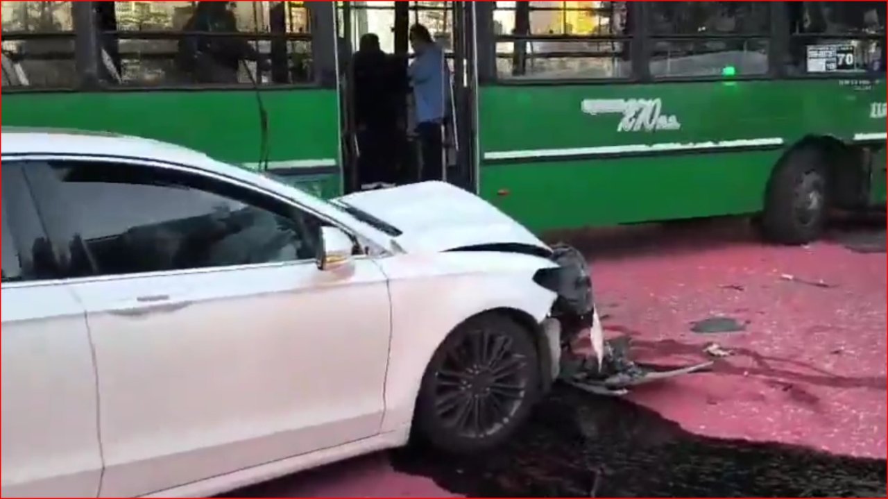 Fuerte choque en la 9 de Julio: trabajaron cuatro ambulancias del SAME