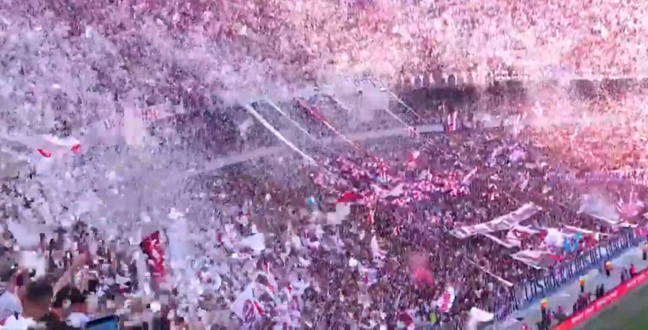 Impactante recibimiento de los hinchas de River en el Superclásico