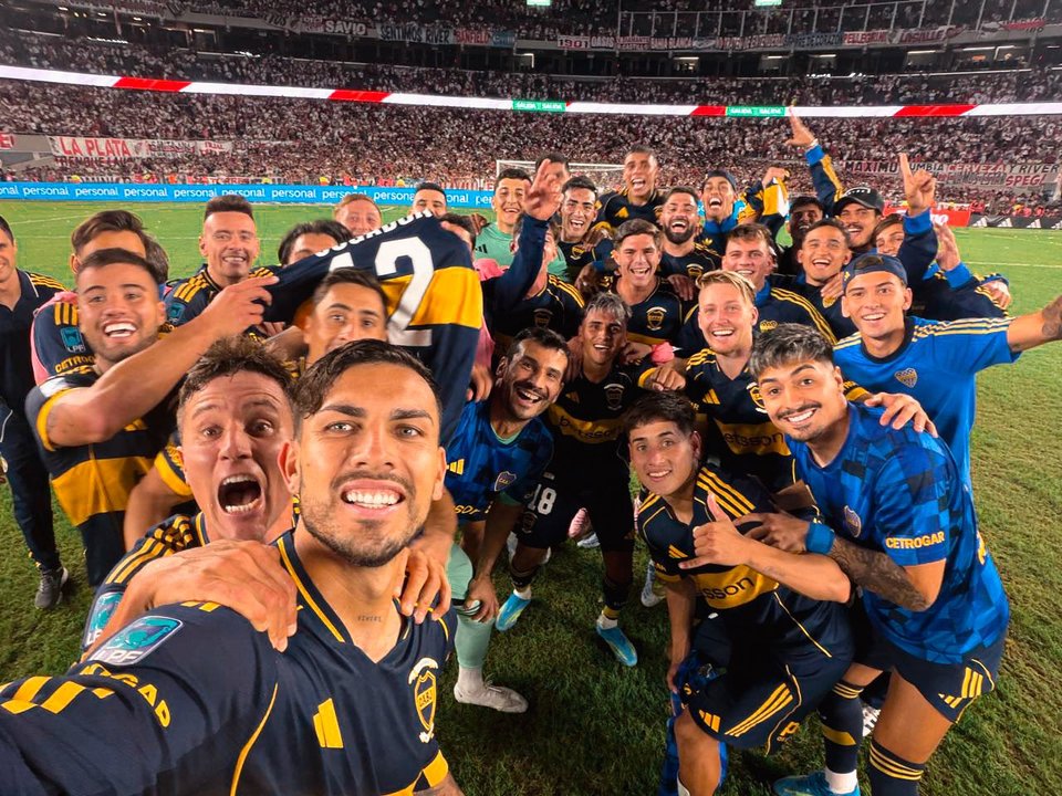 A pura selfie: los festejos de los jugadores de Boca tras el Superclásico
