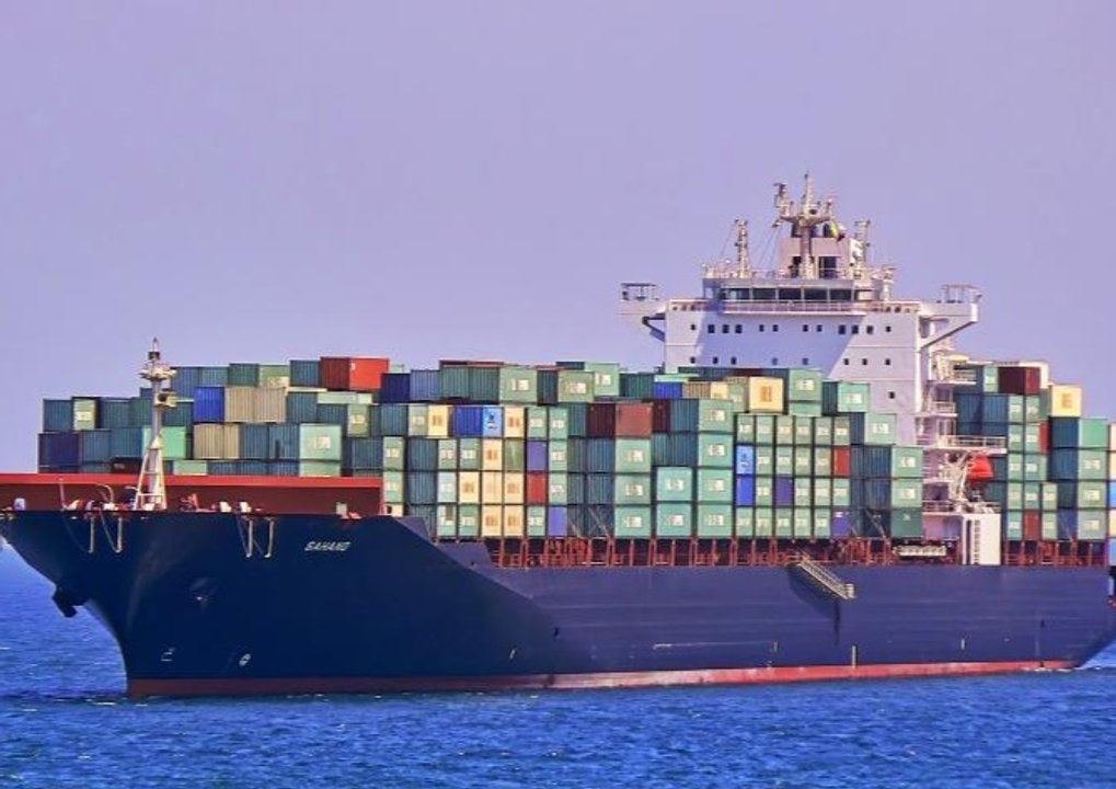 Trump afirma que fuerzas estadounidenses capturaron el carguero iraní Touska tras abrir fuego