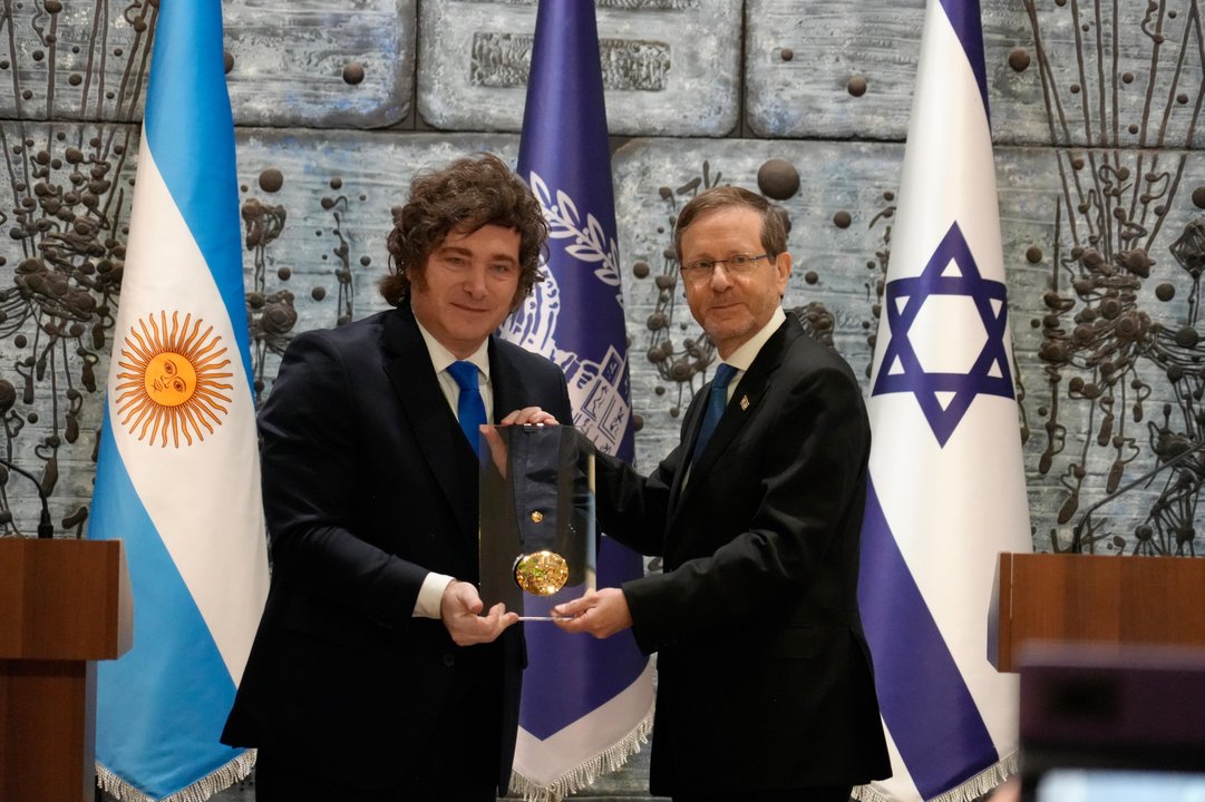 Isaac Herzog entrega la Medalla Presidencial de Honor a Javier Milei