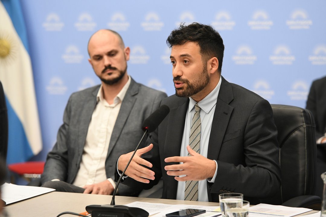 Casi sin debate, el oficialismo avanzó con la firma del dictamen de la ley Hojarasca en Diputados