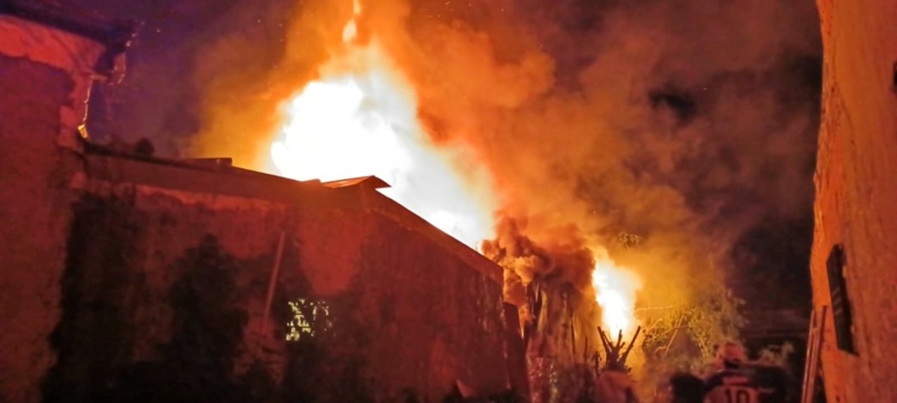 Campana arde: un incendio arrasó una casa y dejó a una familia sin nada