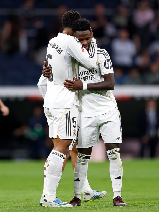 El Real Madrid le ganó al Alavés y se mantiene en la lucha por LaLiga