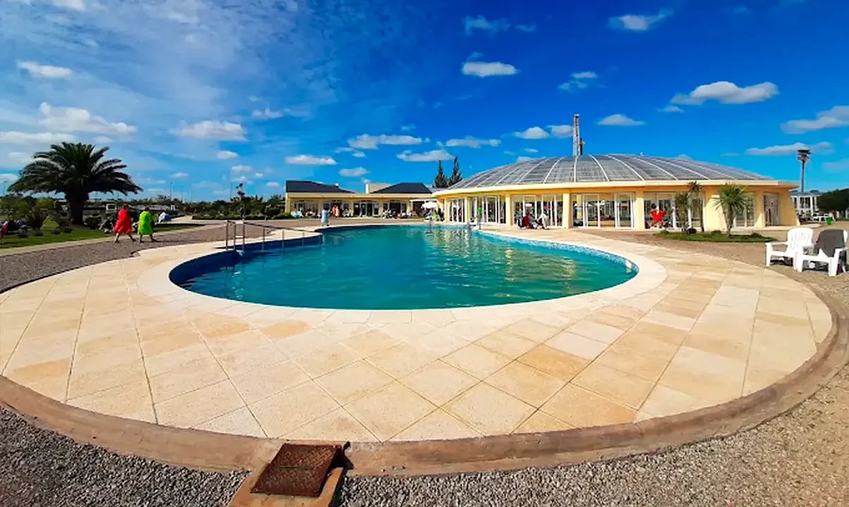 Faltan 9 días para el próximo feriado y estas termas son ideales para escaparse cerca de Buenos Aires