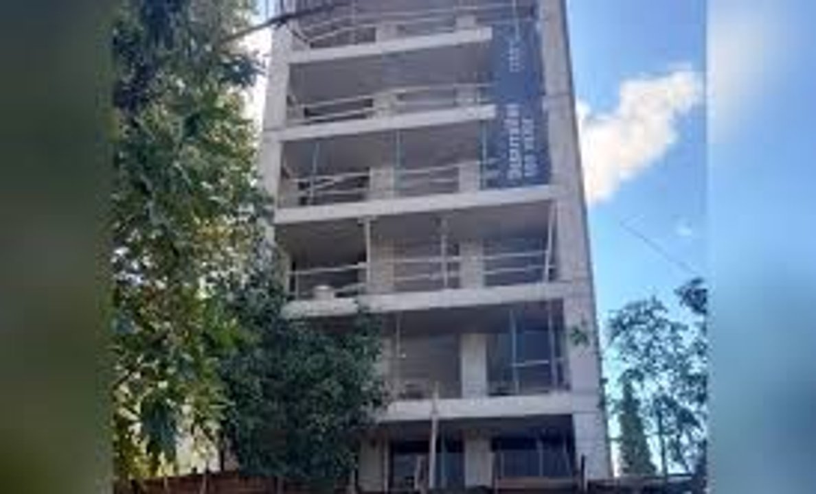 Rosario: un obrero cayó al vacío desde un tercer piso y está grave