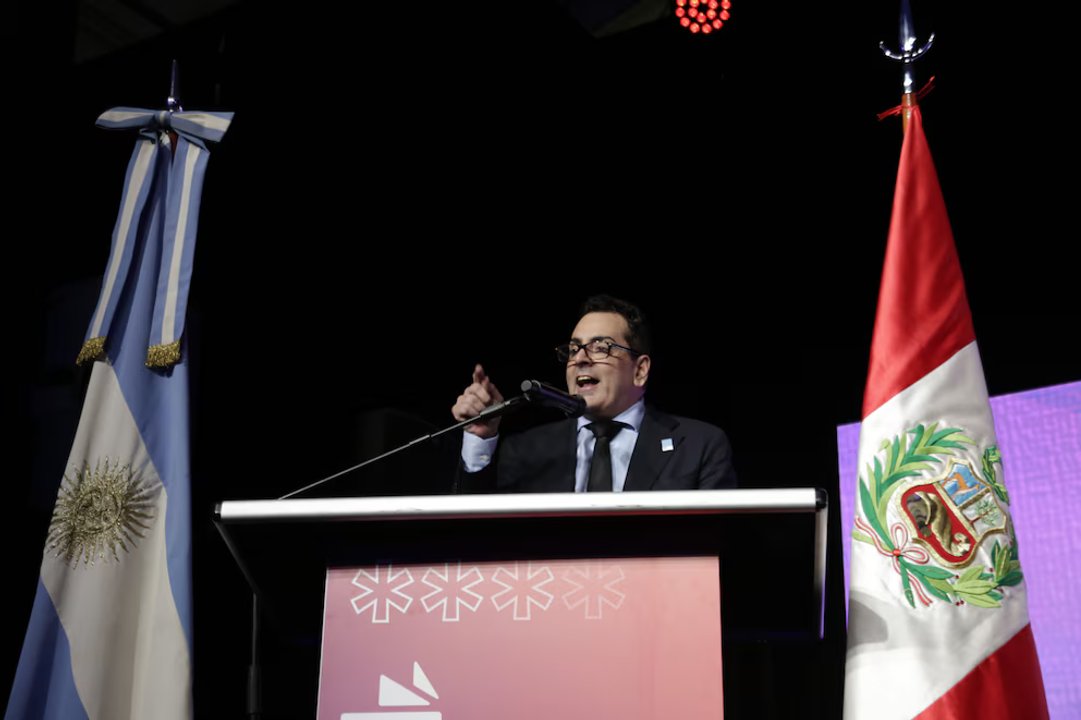 Abucheos y tensión marcaron el discurso de Leonardo Cifelli en la apertura de la Feria del Libro