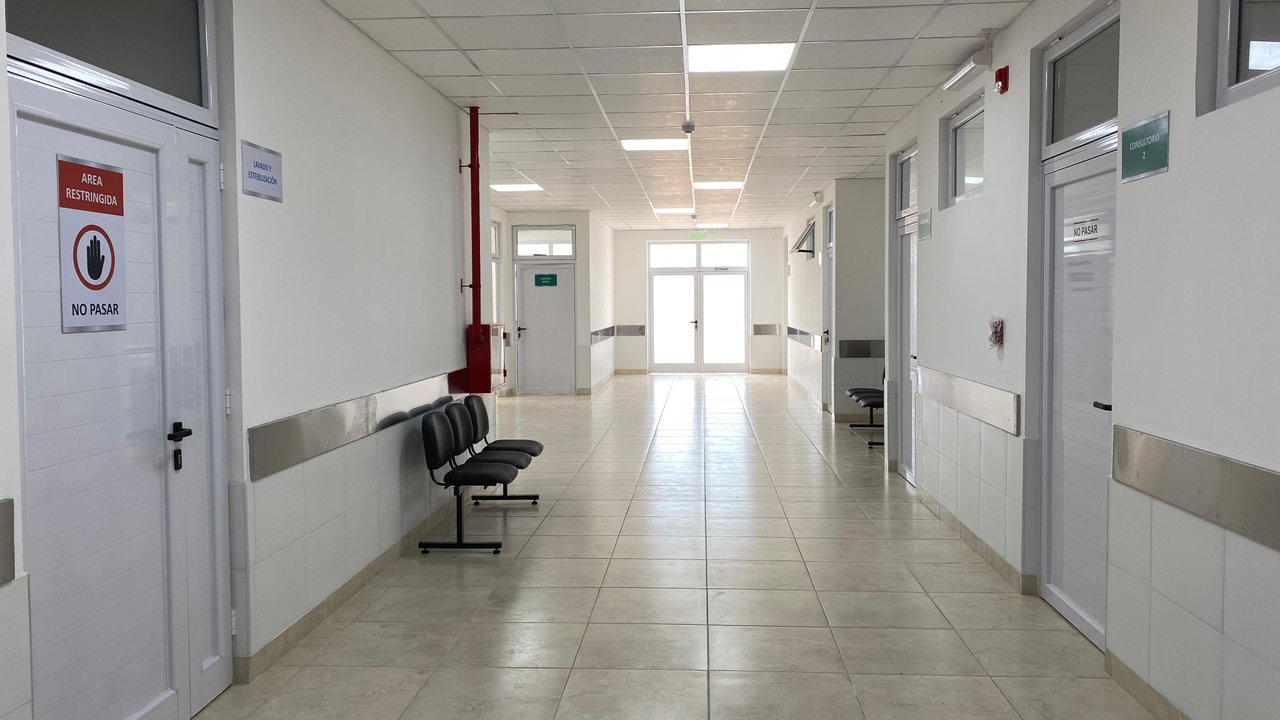 Chaco: una mujer se hizo pasar por médica y trabajo en hospitales durante meses