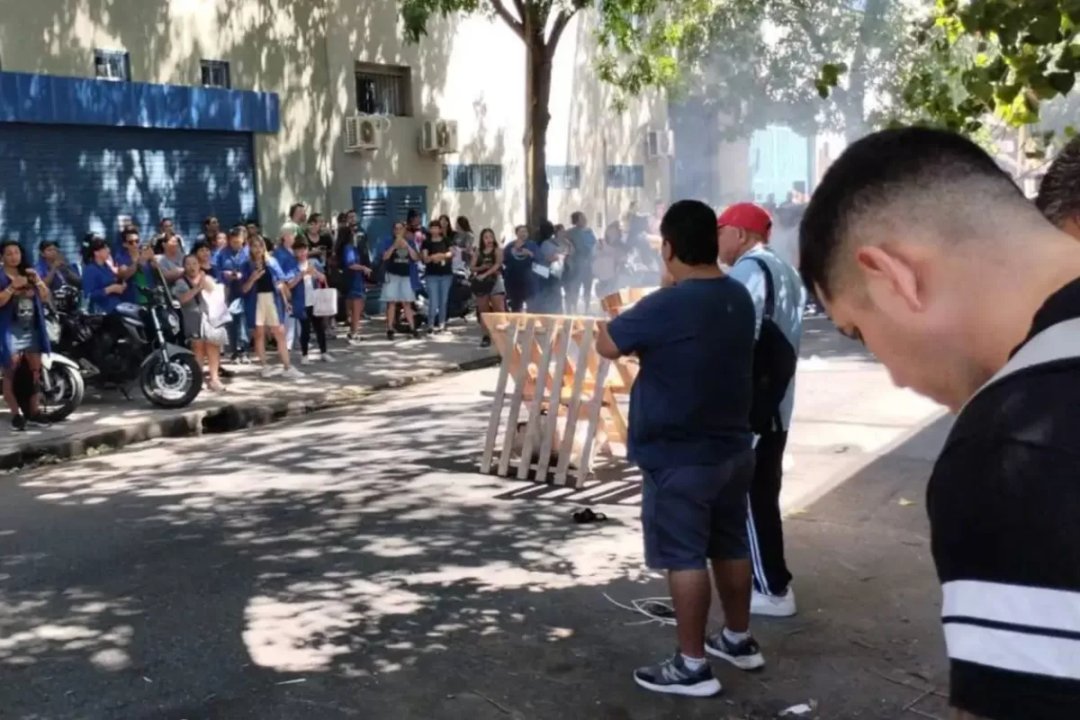 Patronal y trabajadores se contradicen sobre sí cerró o no la fábrica de las marcas Cocot y Dufour