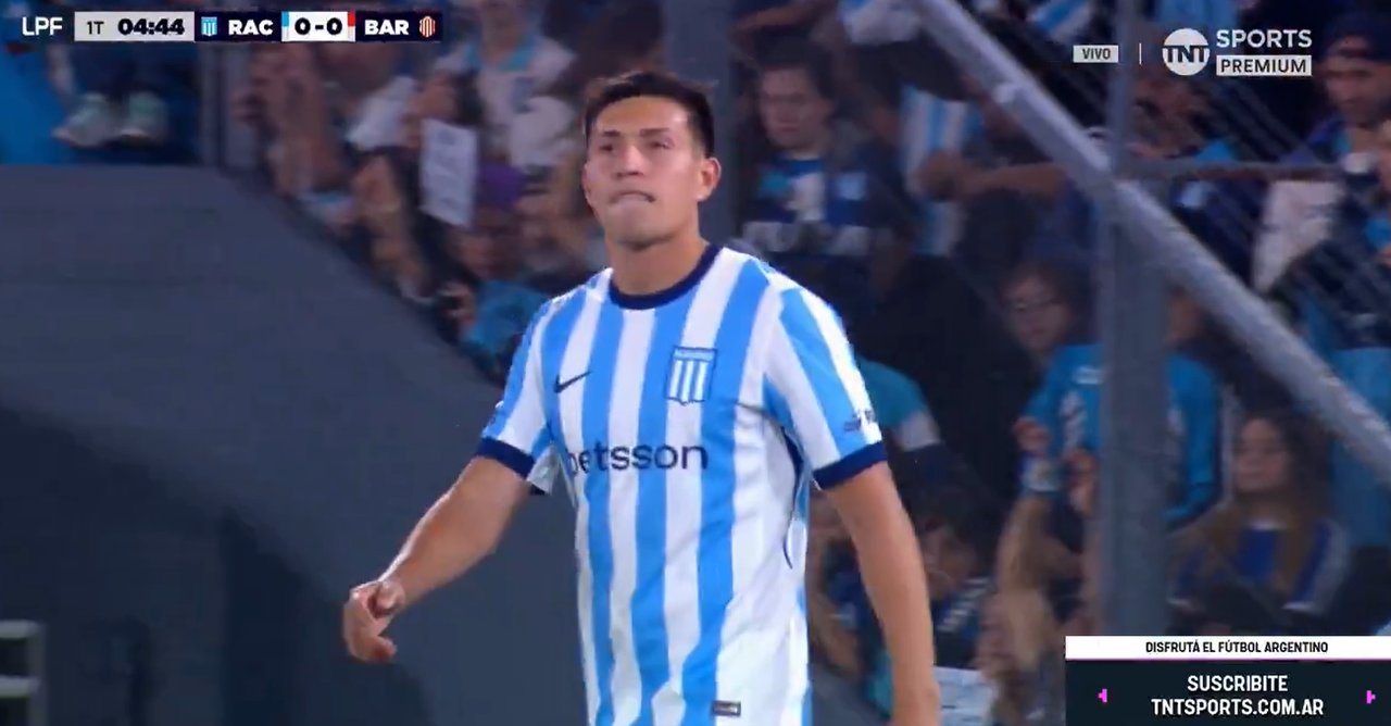 "Toto“ Fernández fue expulsado a los 4 minutos y Racing quedó con diez ante Barracas