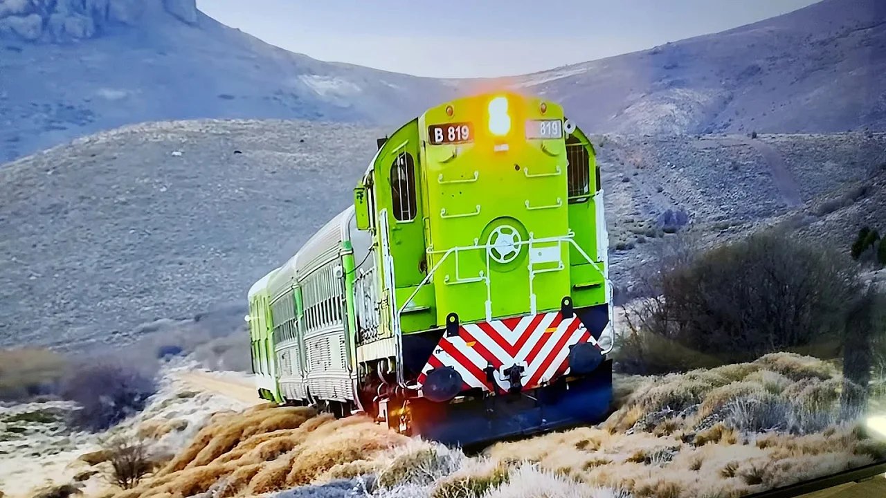 El único tren que une el mar con la cordillera todavía funciona en Argentina: recorre 827 km por la Patagonia