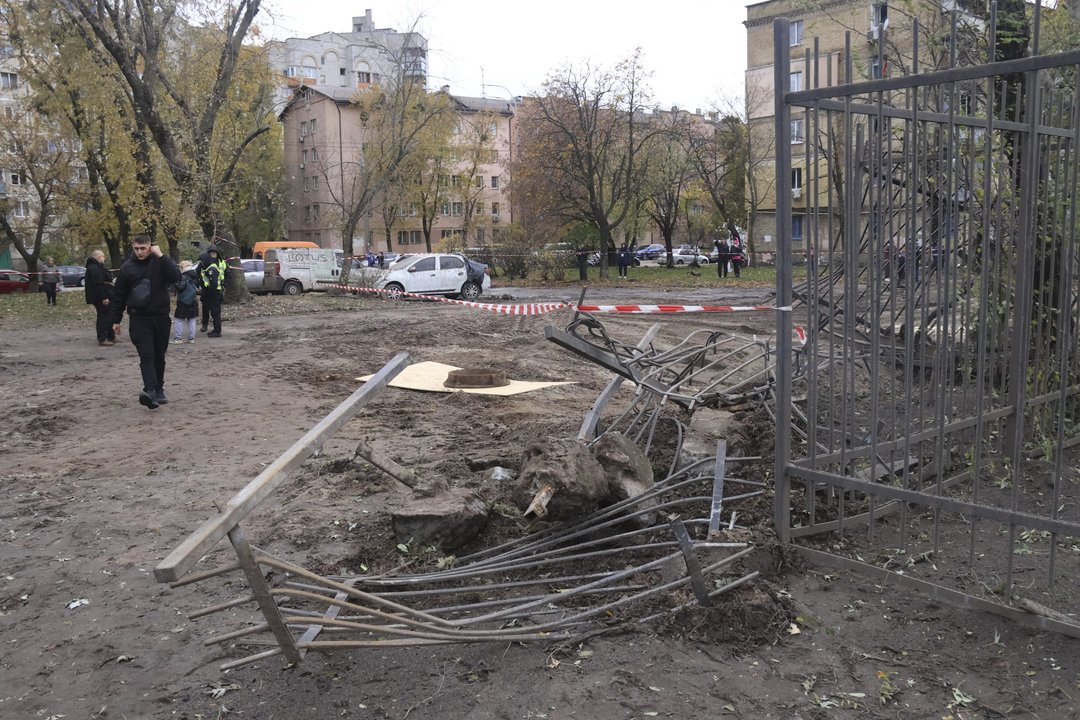 Nueve muertos por ataques rusos en Ucrania; Zelenski reclamó más sanciones contra Moscú
