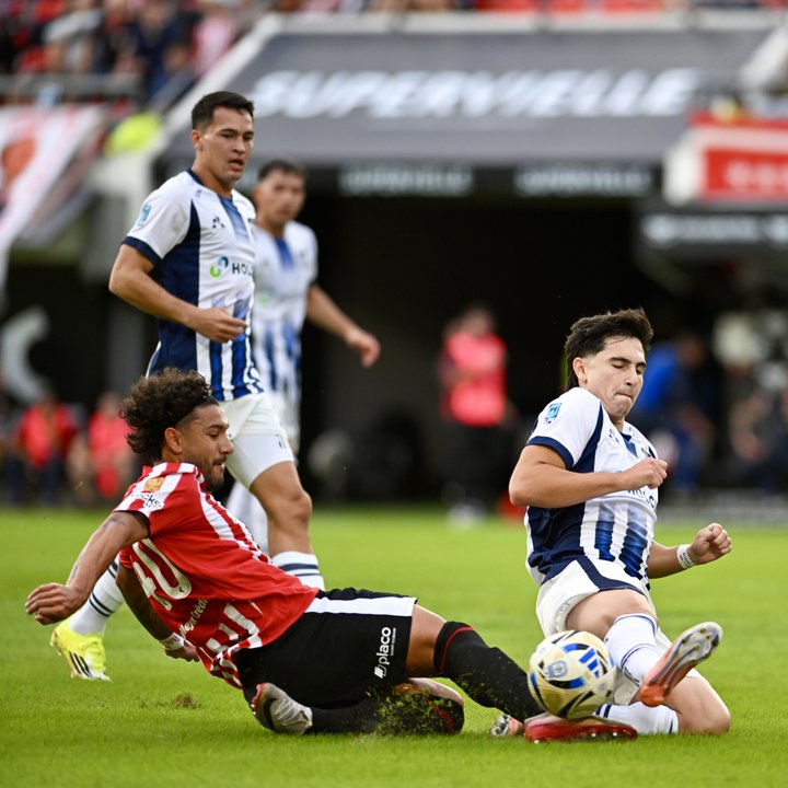 Estudiantes de La Plata empató con Talleres de Córdoba y recuperó el liderazgo de la Zona A del Torneo Apertura