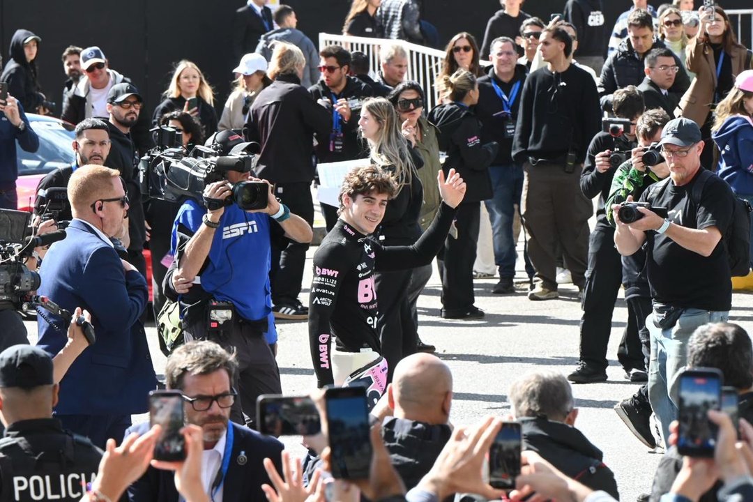 Franco Colapinto revive la historia con la emblemática 'Flecha de Plata' de Fangio
