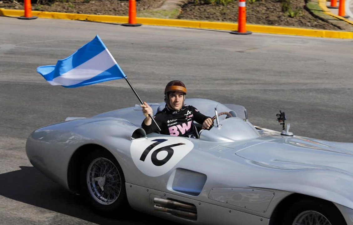 Fotogalería NA: Colapinto a bordo del histórico Mercedes de Fangio