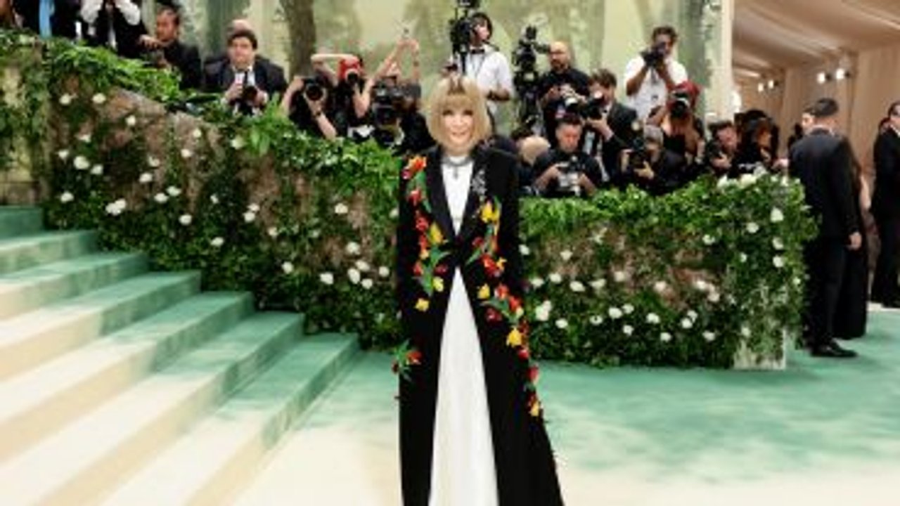 Celebridades desfilando por las escalinatas del Museo Metropolitano de Nueva York en la Met Gala