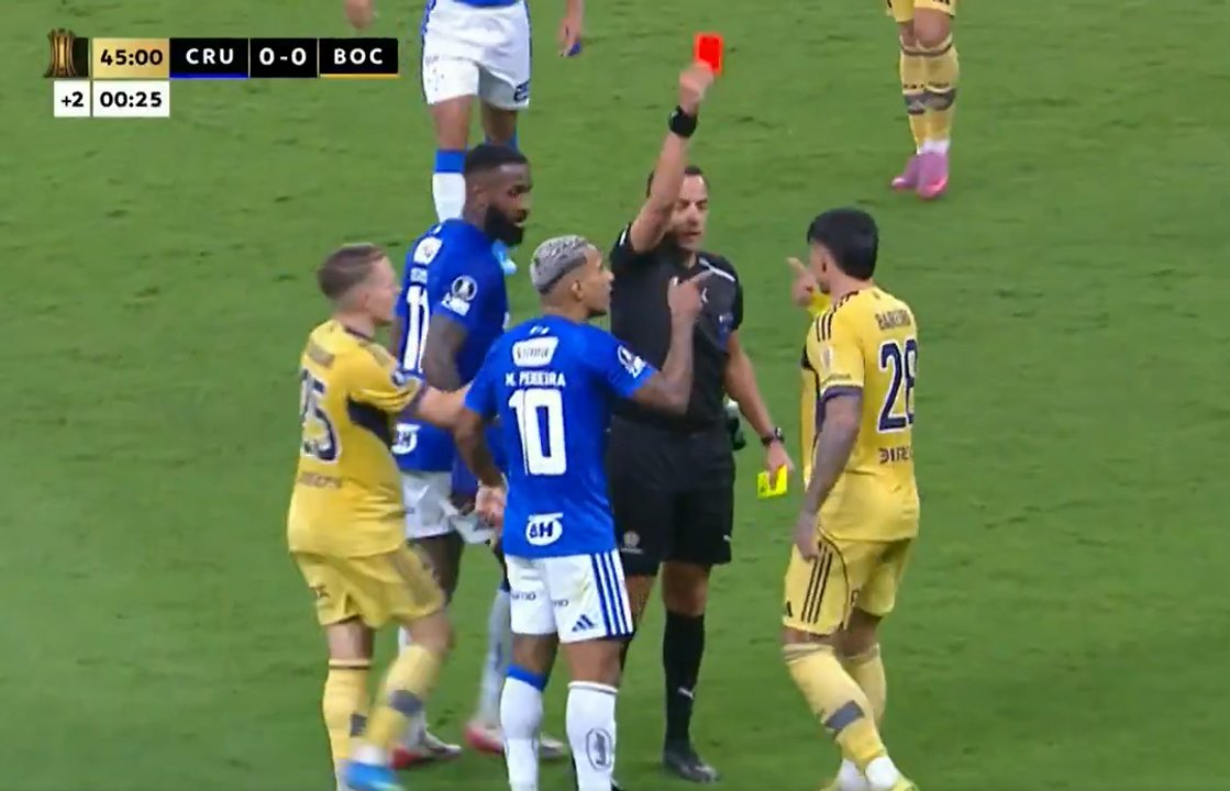 Bareiro se fue expulsado en Boca y demoró su salida en un cierre caliente del primer tiempo