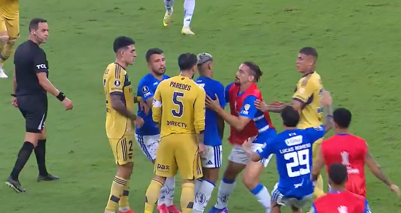 Final caliente en Cruzeiro-Boca: empujones y forcejeos tras el pitazo final