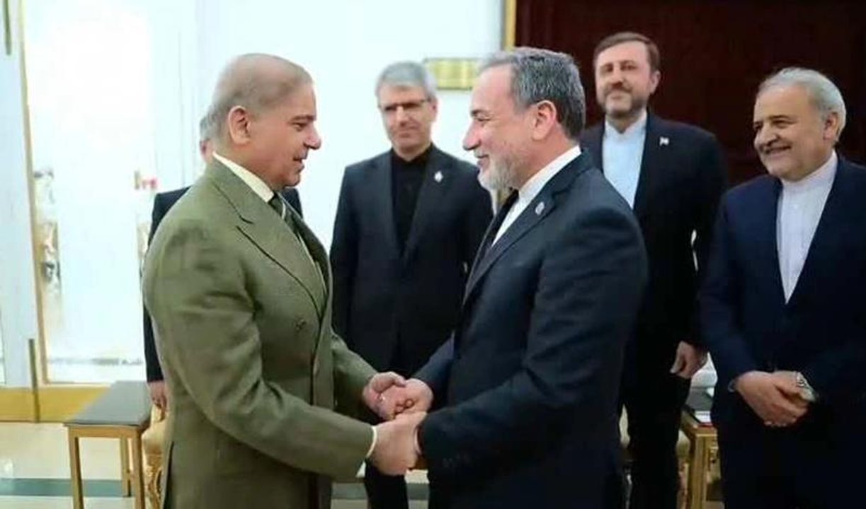 El primer ministro de Pakistán, Shehbaz Sharif, en una reunión de gabinete
