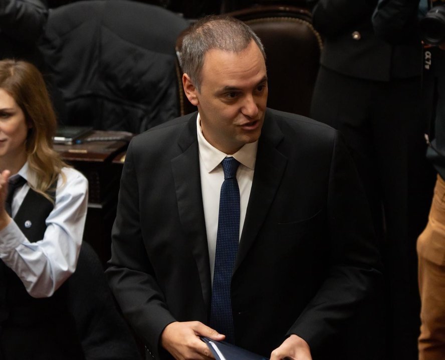 Adorni acusó al kirchnerismo y a empresarios de una “operación golpista” que frenó la "reconstrucción“