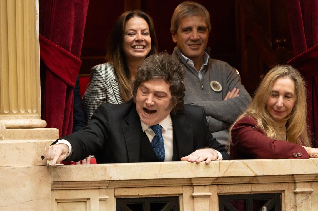 Milei tildó de “corruptos” y “chorros” a periodistas parlamentarios tras el discurso de Adorni