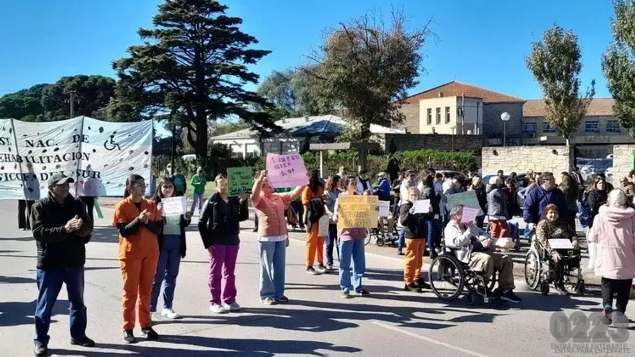 Protesta en el Inareps de Mar del Plata por recortes presupuestarios