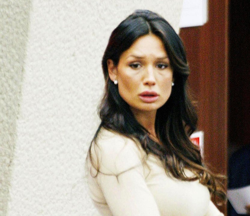 Indulto a organizadora de fiestas de Berlusconi provoca escándalo en Uruguay por adopción irregular