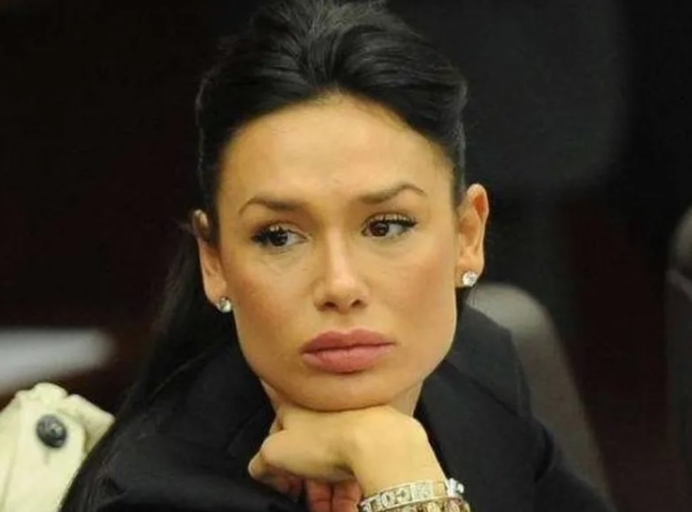 La historia detrás del hijo adoptado por Nicole Minetti y el oscuro pasado de su madre biológica