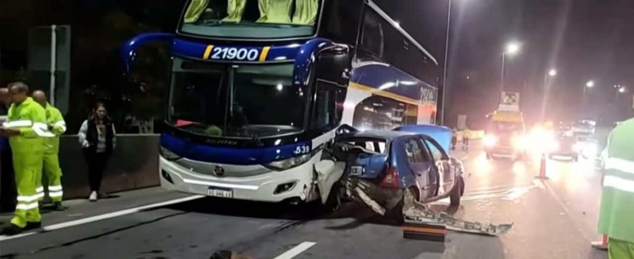 Triple choque en la Autopista 25 de Mayo: tres heridos