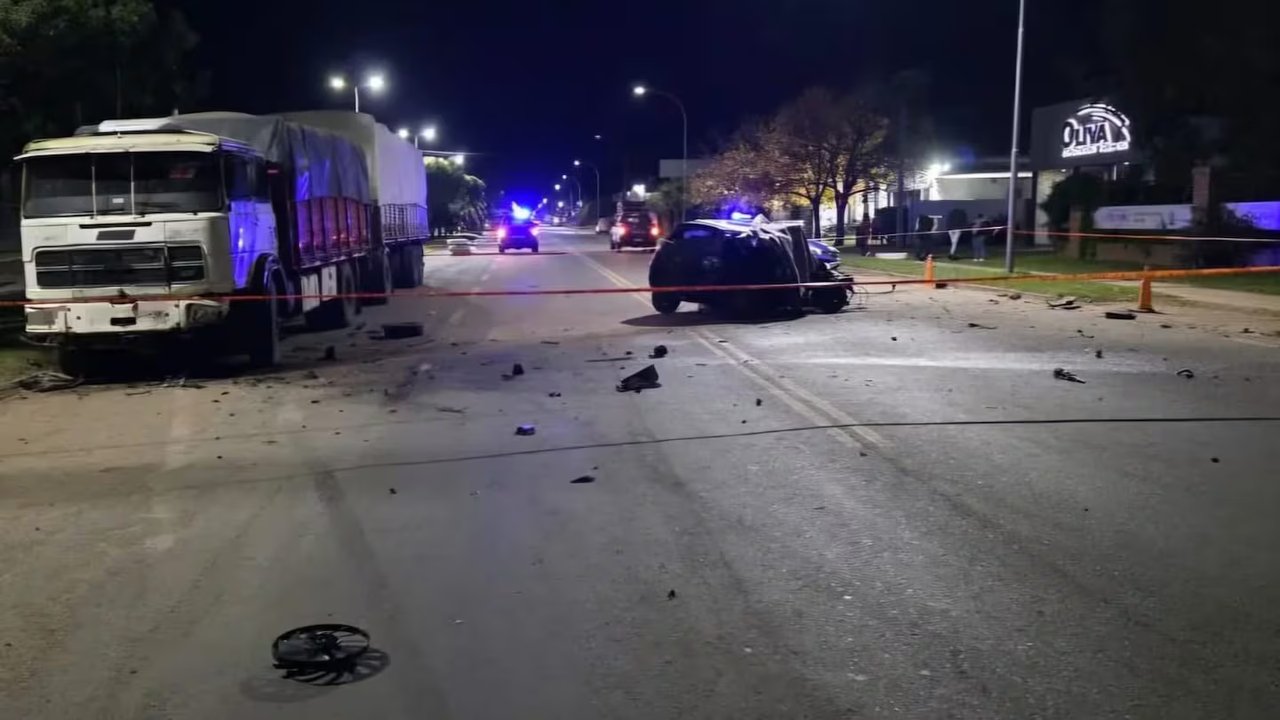 Doble tragedia en las rutas cordobesas: dos muertos tras chocar contra camiones
