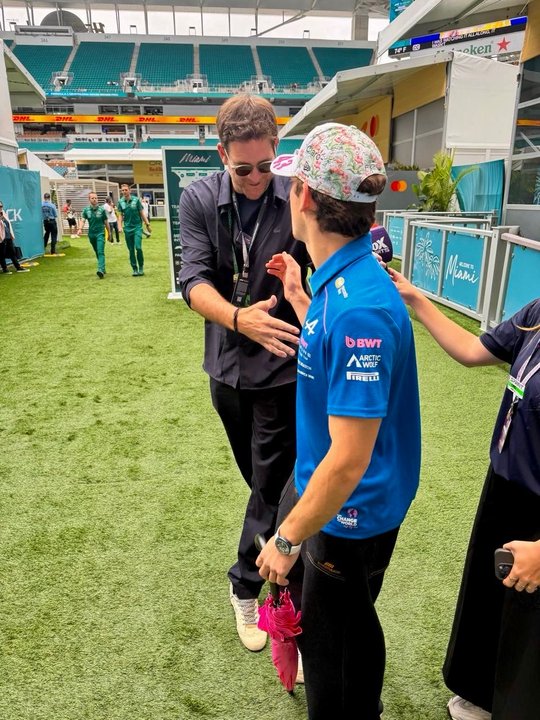 Del Potro estuvo en el paddock de Miami y felicitó a Colapinto en la previa de la F1