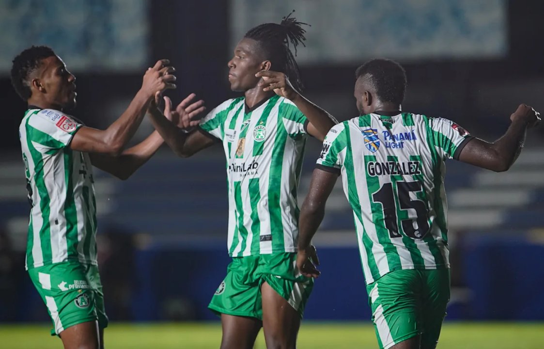 Escándalo en Panamá: un jugador abandonó el partido y denunció a su arquero por arreglo de resultados