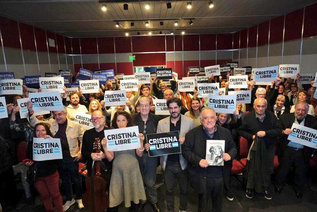 Cristina Kirchner “habló“ en la Feria del Libro sobre el balcón de San José 1111
