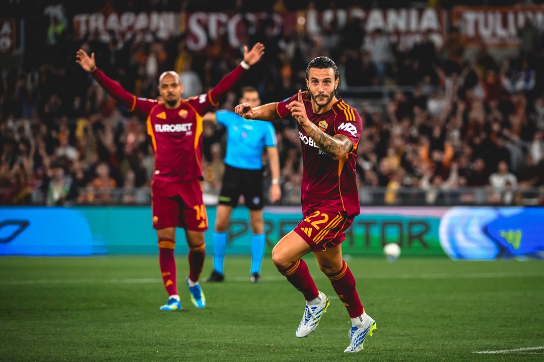 Roma goleó a Fiorentina y Lazio ganó sobre el final en el cierre del lunes de la Serie A