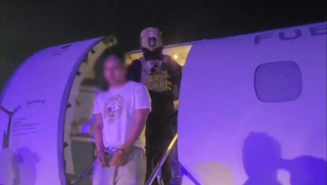 Tras su llegada a la Argentina, indagan a Pequeño J por el triple crimen