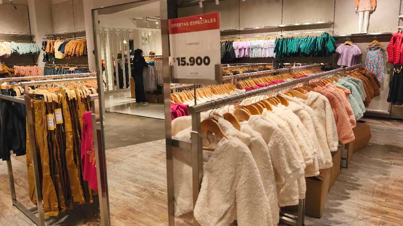 Berisso: ni con rebajas repunta el comercio textil
