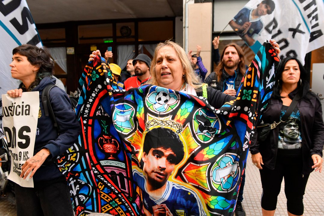 Maradona presentó una “cirrosis hepática” y tenía “edema” en el cerebro, según los médicos
