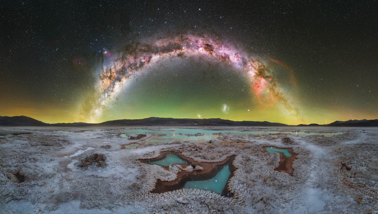 Paisaje argentino bajo la Vía Láctea