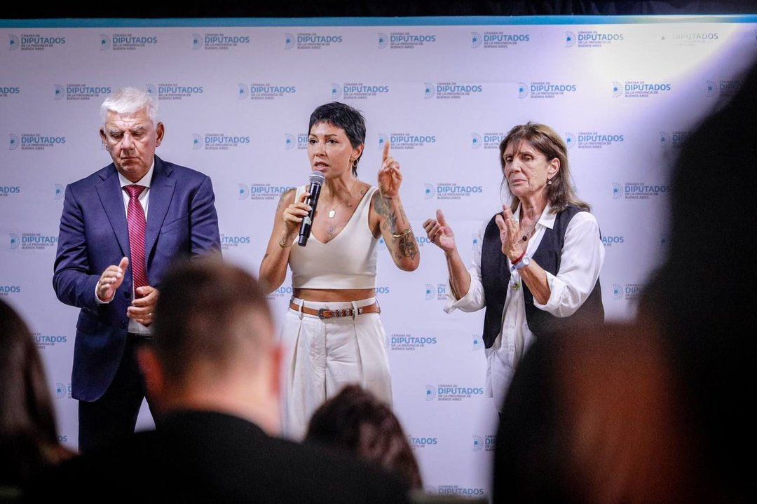 Mayra Mendoza encabezó homenaje a mujeres bonaerenses y pidió “la libertad de Cristina”