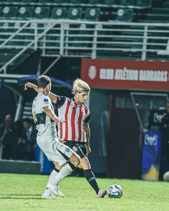 Barracas perdió sobre el final ante Olimpia y quedó complicado en la Copa Sudamericana
