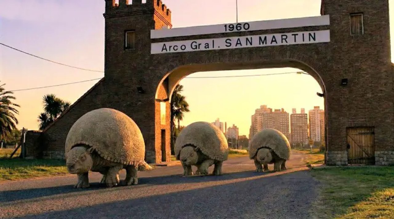 Escena del documental Miramar: Tierra de Gigantes en la costa bonaerense